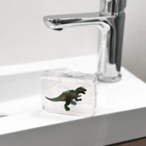 Savon avec figurine T-rex