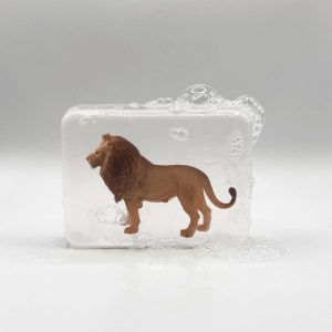 Savon avec figurine lion 2