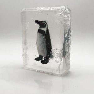 Savon avec figurine pingouin 1