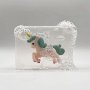 Savon avec figurine licorne ailes bleues