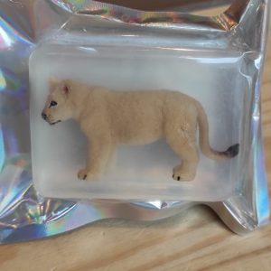Savon avec figurine pingouin 6