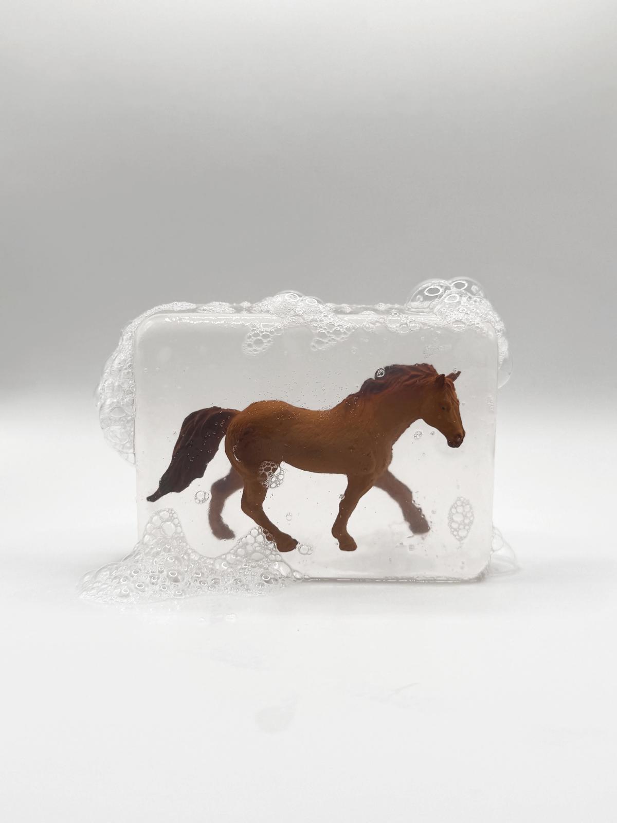 Savon avec figurine cheval