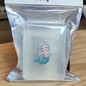 Savon avec figurine sirène bleue